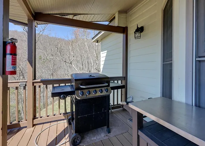 Beautiful Bryson City Home With Hot Tub And Mtn Views!