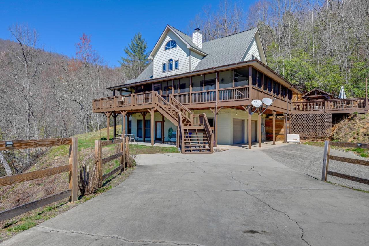 Beautiful Bryson With Hot Tub And Mtn Views! Holiday home *