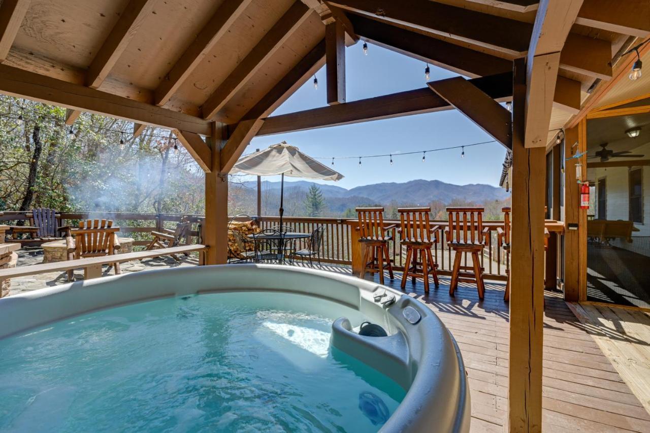Beautiful Bryson With Hot Tub And Mtn Views! Hébergement de vacances