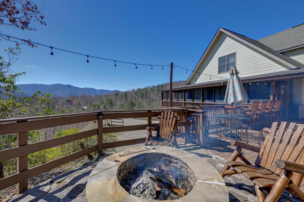 Beautiful Bryson With Hot Tub And Mtn Views!